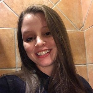 Meet your Posher, Caitlin